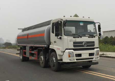 專威牌HTW5250GYYDC型東風(fēng)天錦小三軸運(yùn)油車